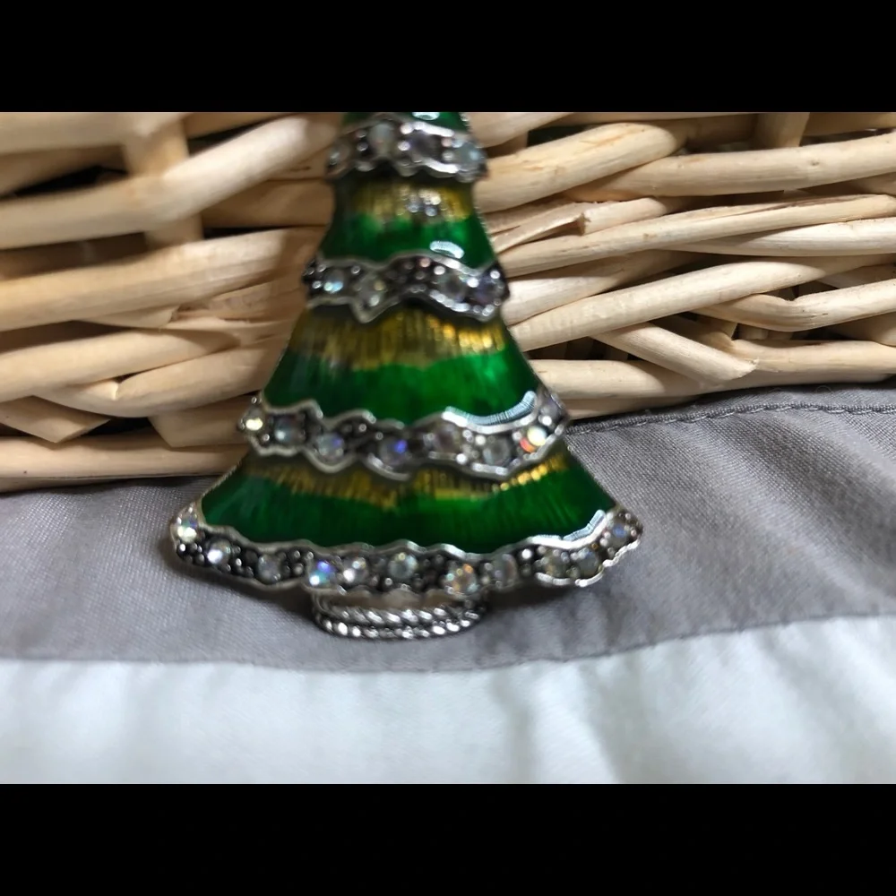 Brand New-Christmas Tree Pin